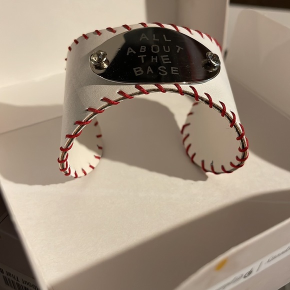 NWT Plunder - All about the base cuff bracelet - Picture 2 of 4